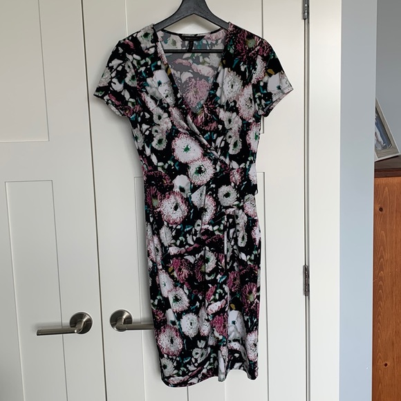 BCBG MaxAzria Short Sleeve V Neck Trim Detail Office Floral Event Dress - Picture 3 of 14